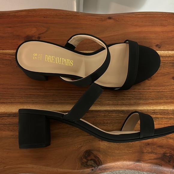 NWT Dream Pairs heels 8.5, Black - Picture 5 of 5